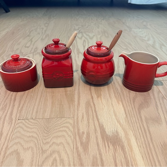 Le Creuset Red Honey Jar with Brush - Picture 6 of 6